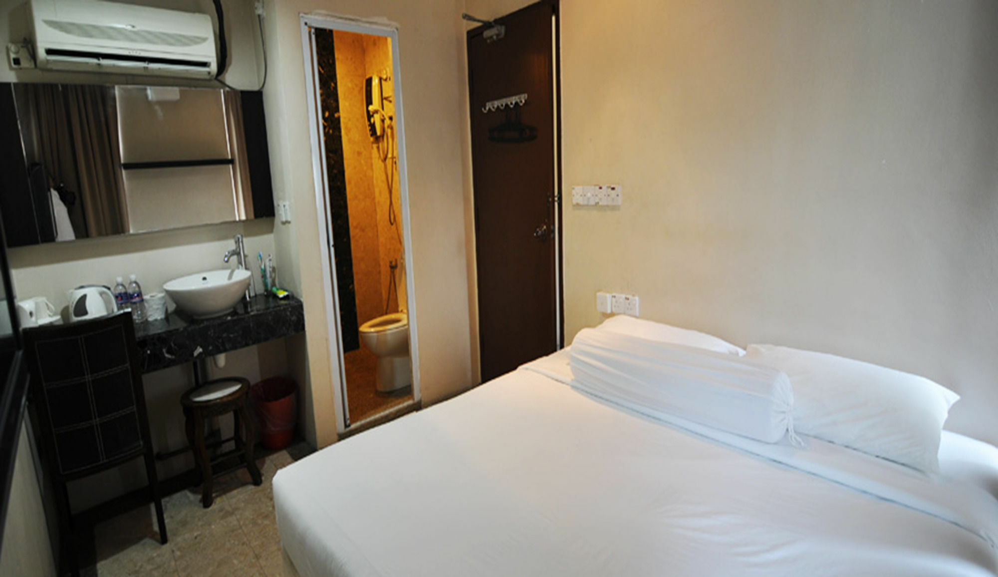 Hotel Zamburger Sungai Bakap Simpang Ampat  Εξωτερικό φωτογραφία